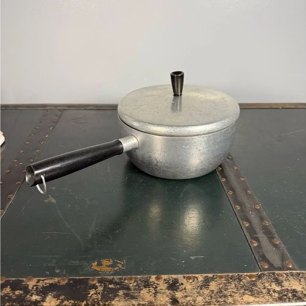 Vintage Wear-Ever Hallite Aluminum Sauce Pan 2 qt. USA